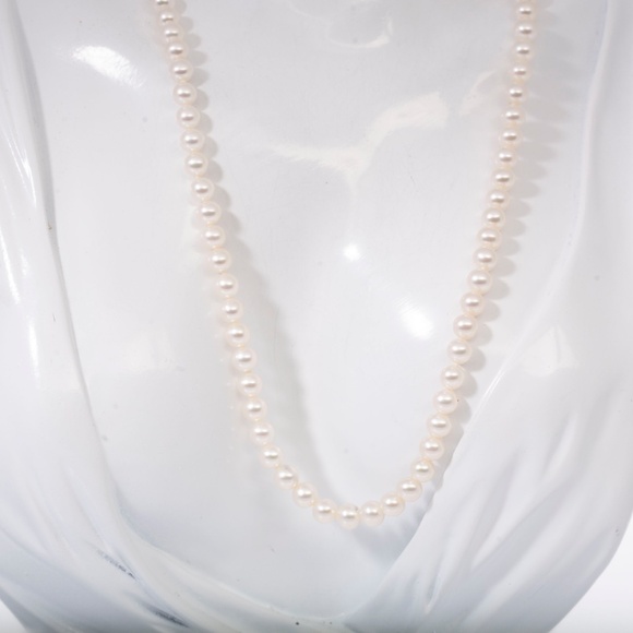 Authentic Tiffany & Co. Pearl Necklace 16" .925 Sterling Silver - Picture 3 of 3